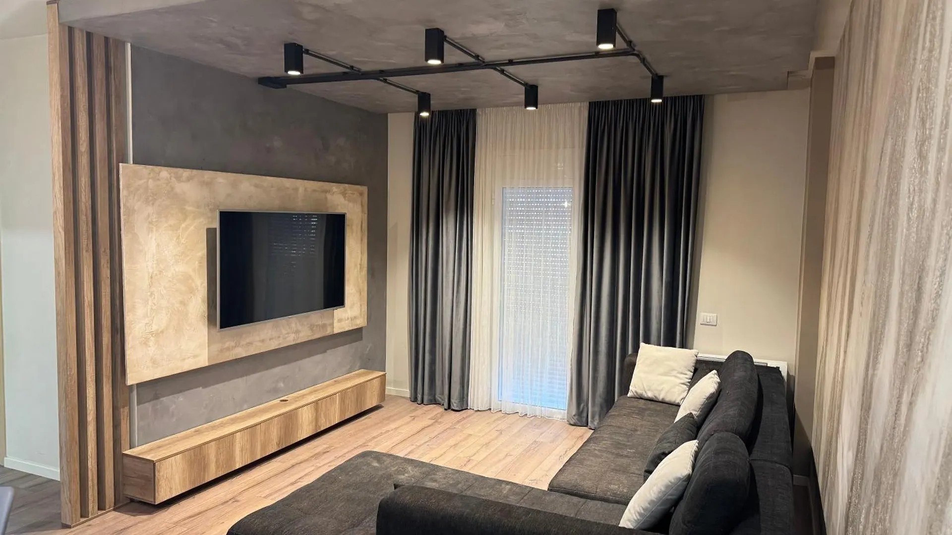 Kai Apartment Влёра 0*,  Албания